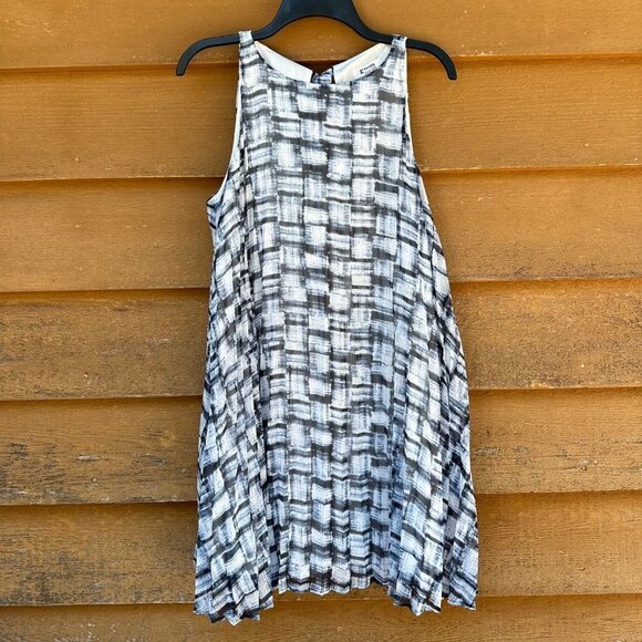 BB Dakota Dresses & Skirts - BB Dakota Blue White Striped Pleated Shift Dress Size S